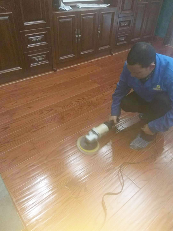實(shí)木地板該如何保養